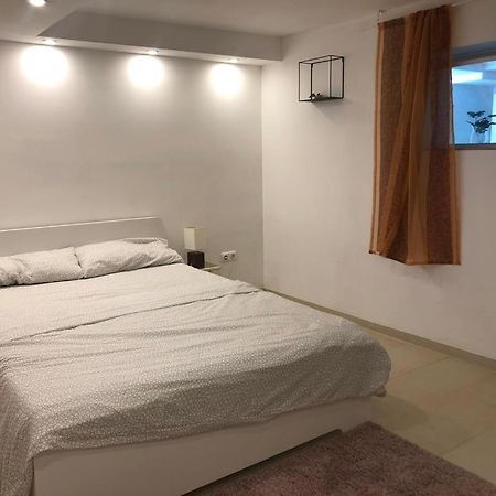 Bescheidene Untergeschoss Wohnung In Guter Lage. Colonia Exterior foto