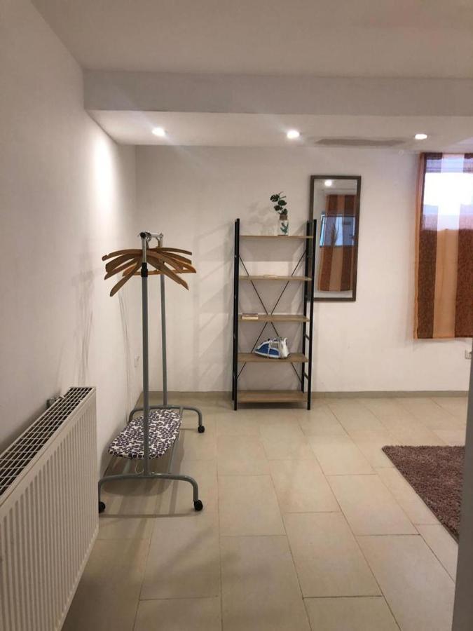 Bescheidene Untergeschoss Wohnung In Guter Lage. Colonia Exterior foto
